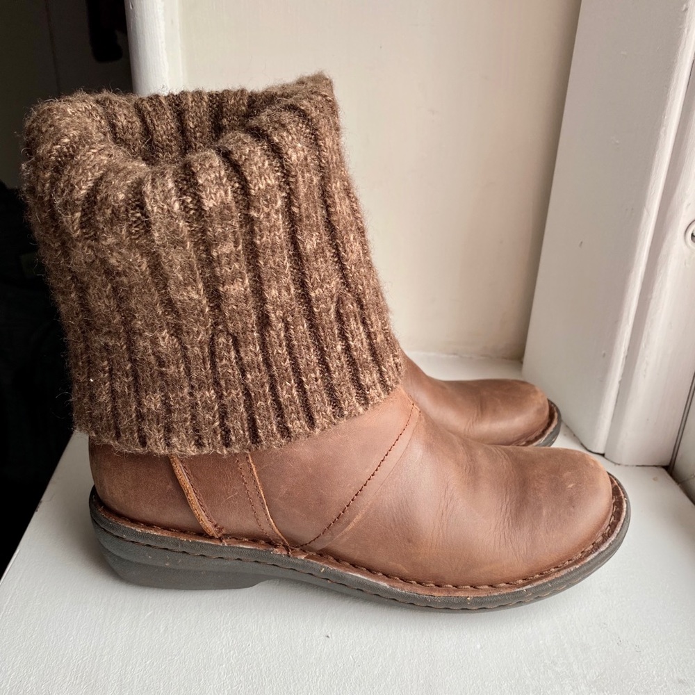 Women’s Clark’s leather knit boots size 7.5